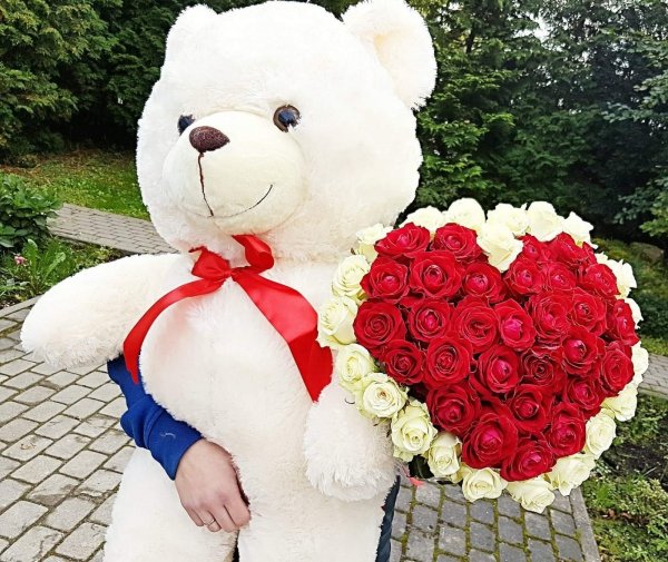 Мишка с цветами