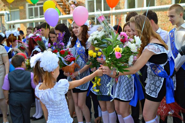 Выпускник и первоклашка