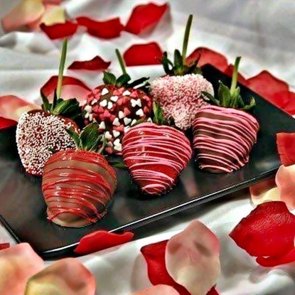 Шоколадные конфеты и цветы