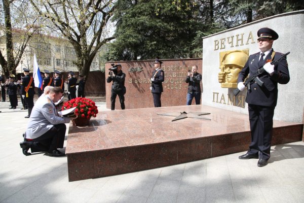 Возложение венков у могилы неизвестного солдата в Москве
