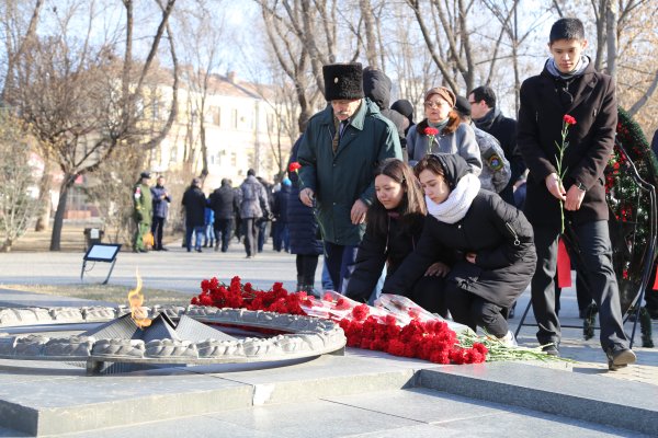 Памятники военным Краснодар возложение венков