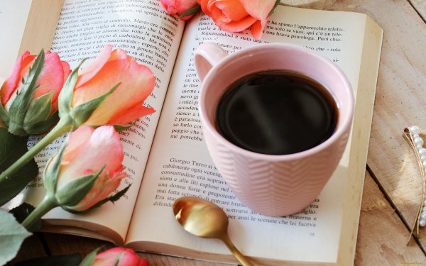 Чашка кофе и книга