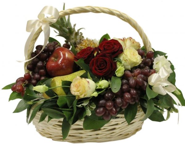 Корзинка с фруктами и цветами