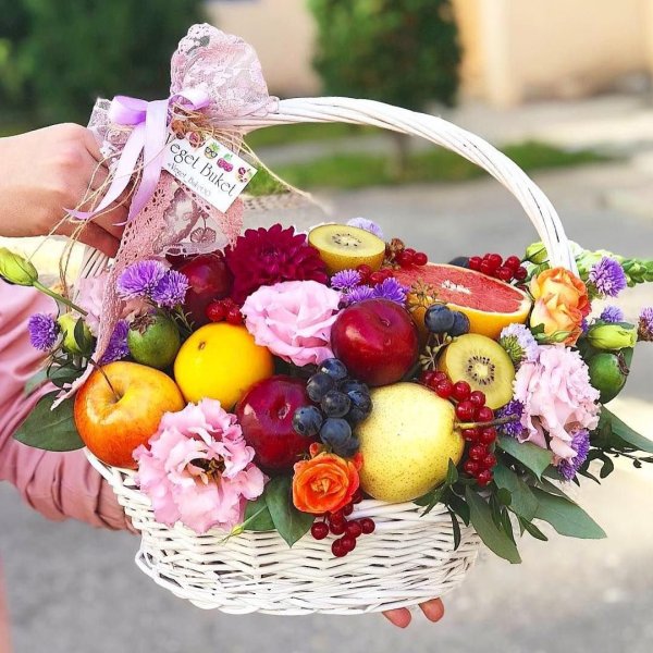Композиция из фруктов