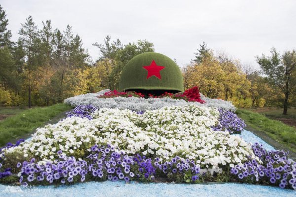 Оренбург мемориал Солдатская каска Оренбург