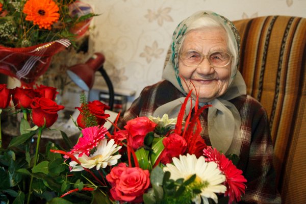 Старушка с цветами