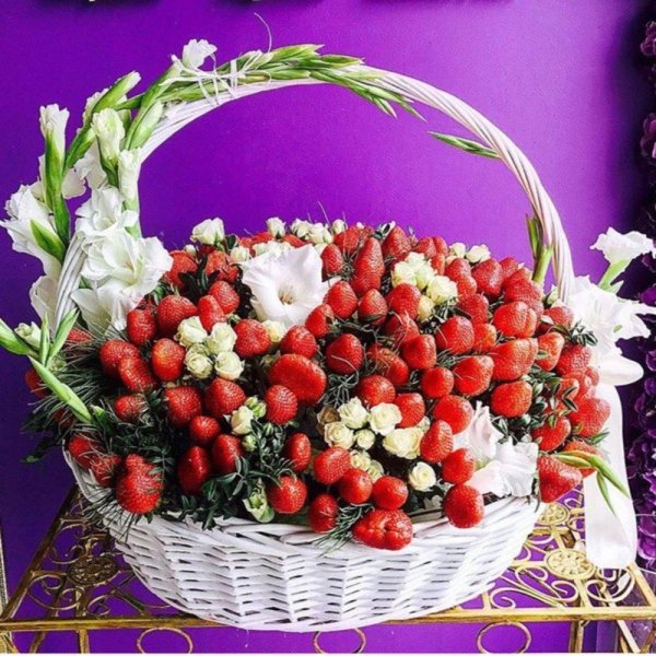 Корзина с фруктами
