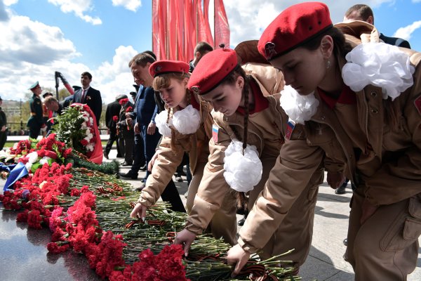 Возложение венков Алеша Мурманск