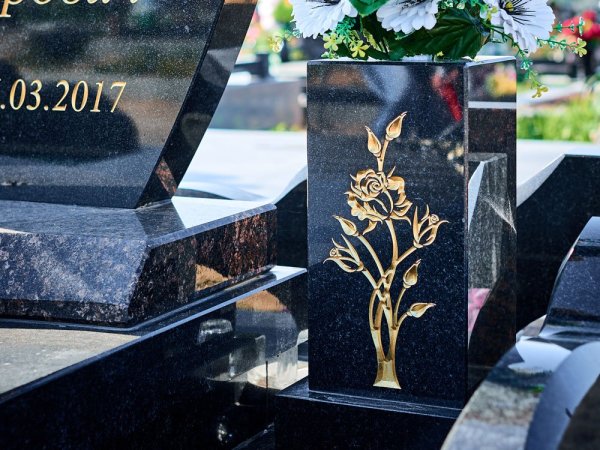 Гравировка на памятнике