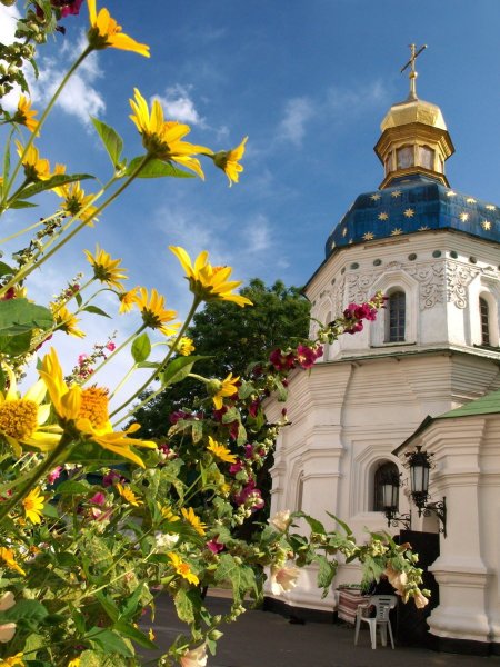 Цветы в храме