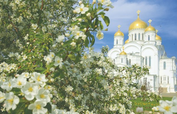 Храм летом