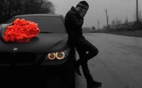 Девушка с розами без лица