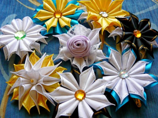 Цветы из атласных лент своими руками - простые пошаговые мастер-классы для начинающих