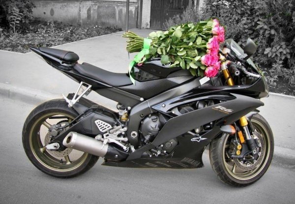 Мотоцикл с цветами