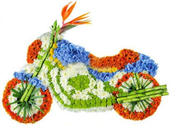 Мотоцикл из цветов