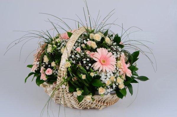 Креативные букеты и композиции по профессиям