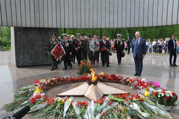 Первобытные возложения цветов