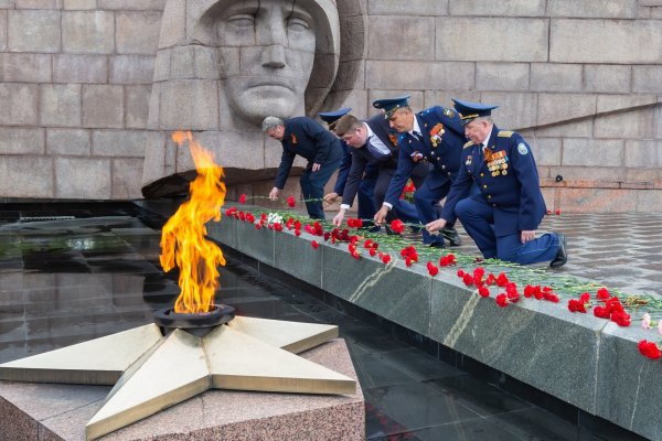 Возложение к Вечному огню