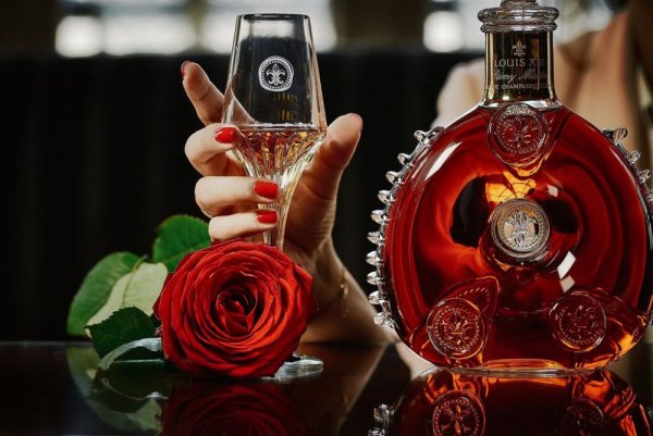 Коньяк и цветы