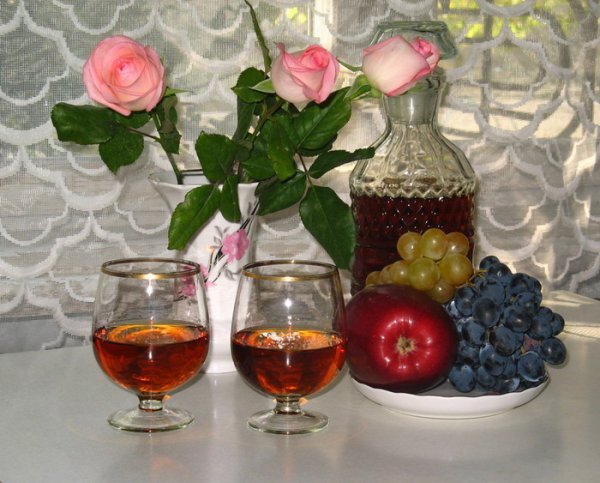 Цветы вино коньяк