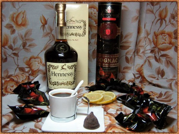 Открытка к юбилею с коньяком
