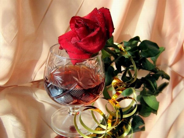 Роза в бокале