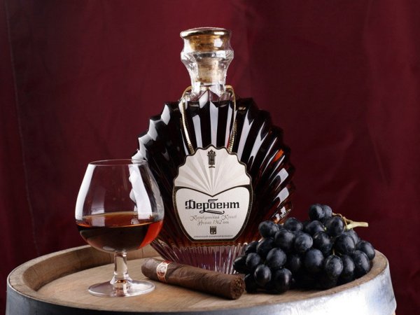 Открытка с коньяком