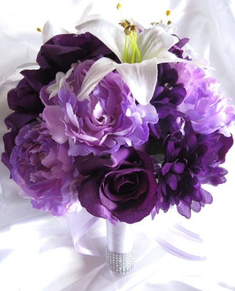 Букеты с сиренью ирисами и пионами