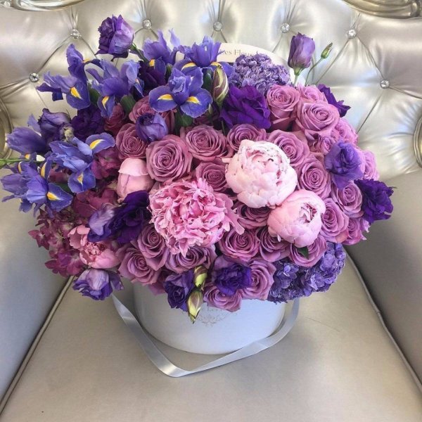 Роза Пурпл фиолетовый в букете