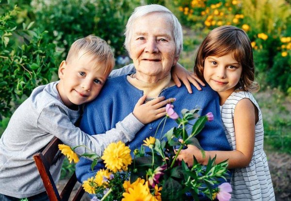 Бабушка и внучка