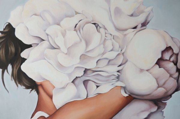 Нарисованная девушка с цветами