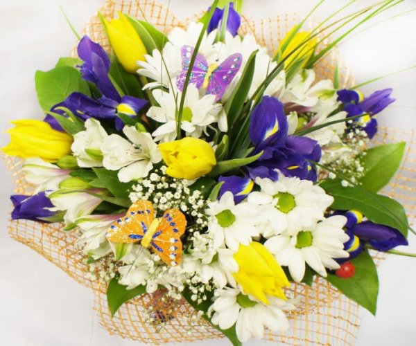 Красивый весенний букет