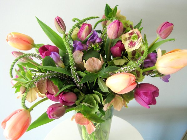 Красивый весенний букет