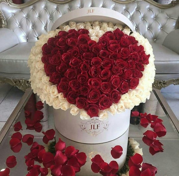 Букет на скамейке