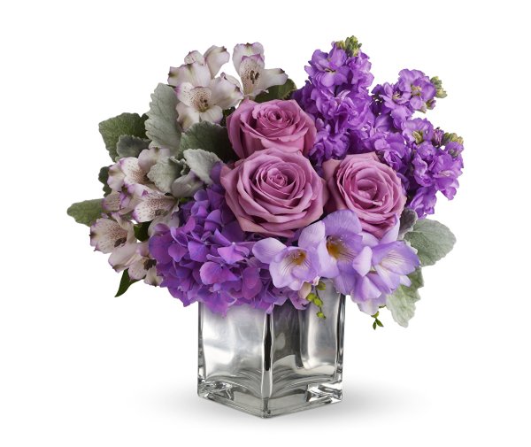 Фиолетовые цветы в вазе