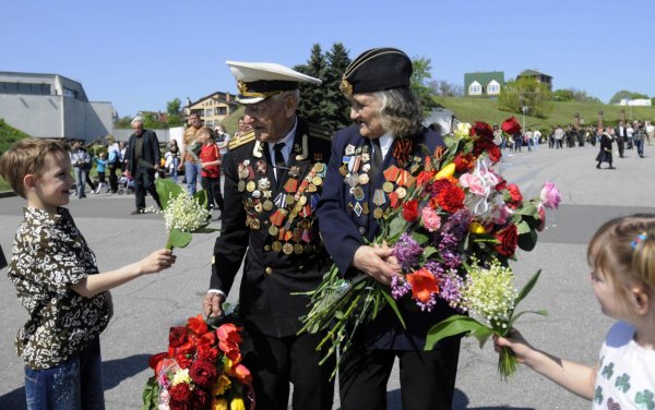 Поздравляем ветеранов