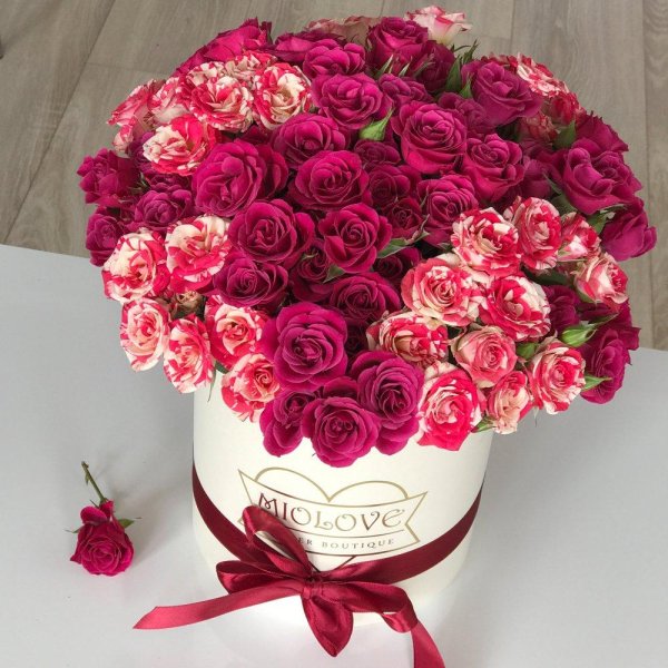 Красивые цветы в коробке