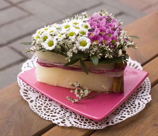 Красивые букеты и пирожные