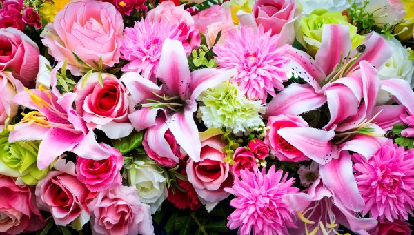 Красивый яркий букет цветов