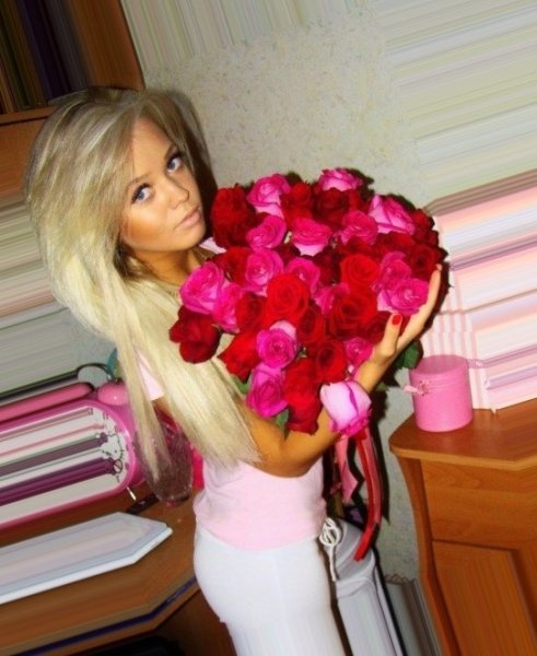 Алёна Шишкова с цветами