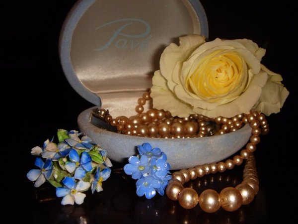 Цветы и драгоценности