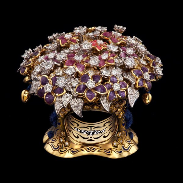 Жемчужные бусы цветок