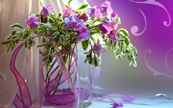 Цветы в вазах