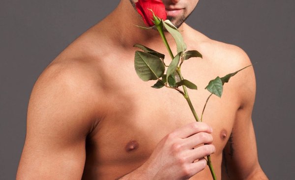 Мужчина с цветами