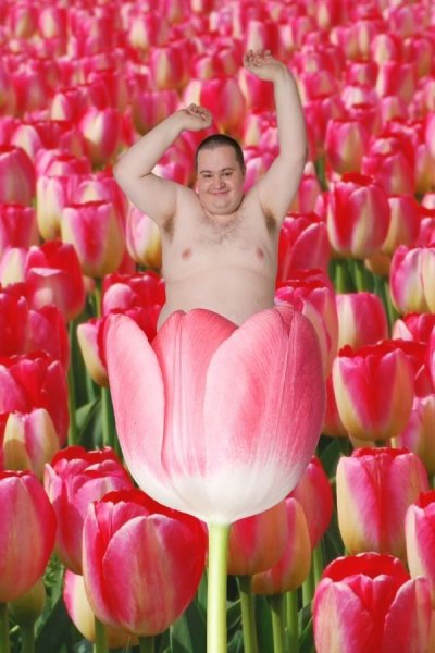 Смешной мужик с цветами