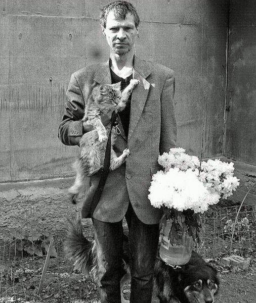 Парень с цветами