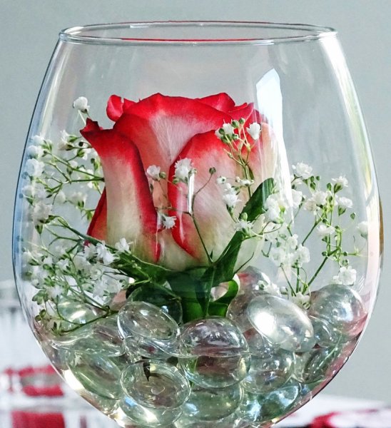 Цветочная композиция в бокале
