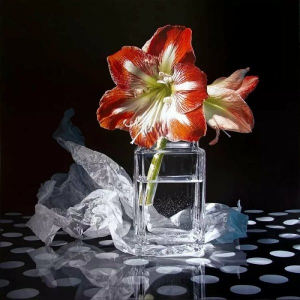 Красивые цветы в бокале