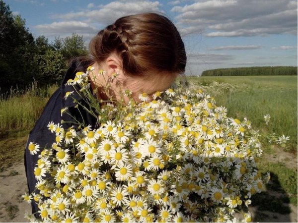 Девушка в цветах без лица