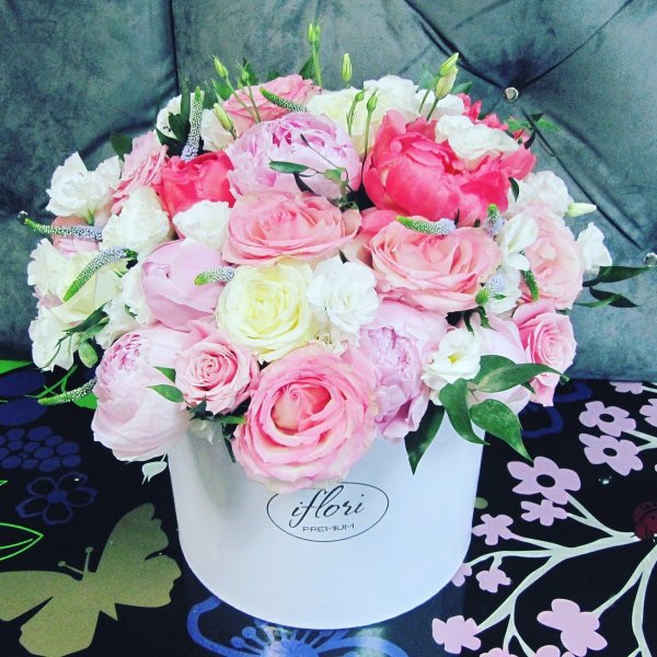 Нежные цветы в коробке